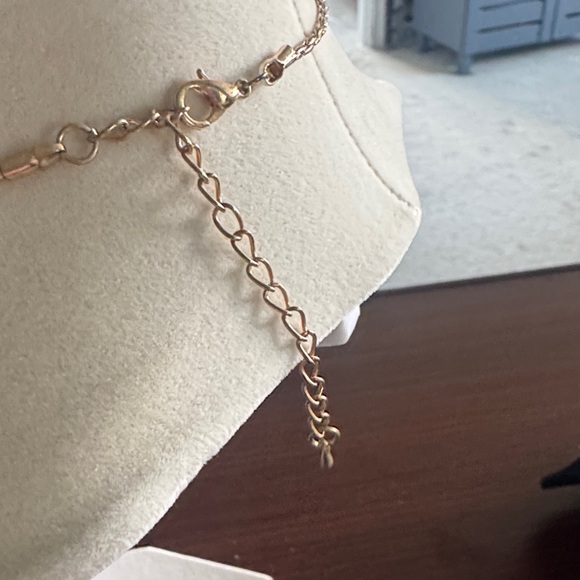 Elegant Gold and Cream Necklace - Picture 4 of 4
